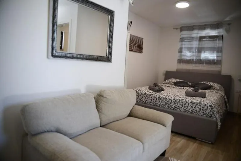 Modern Getaway Studio For Two Rovinj Lägenhet